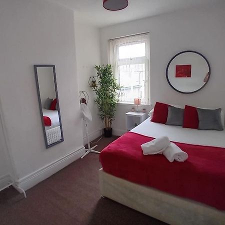 Large Family Home Central Location 3 Double Bedrooms And 1 Single Bedroom Cardiff Bagian luar foto