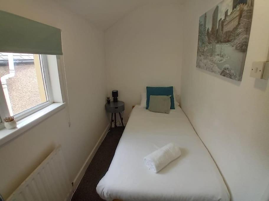 Large Family Home Central Location 3 Double Bedrooms And 1 Single Bedroom Cardiff Bagian luar foto