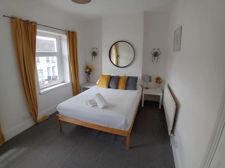 Large Family Home Central Location 3 Double Bedrooms And 1 Single Bedroom Cardiff Bagian luar foto
