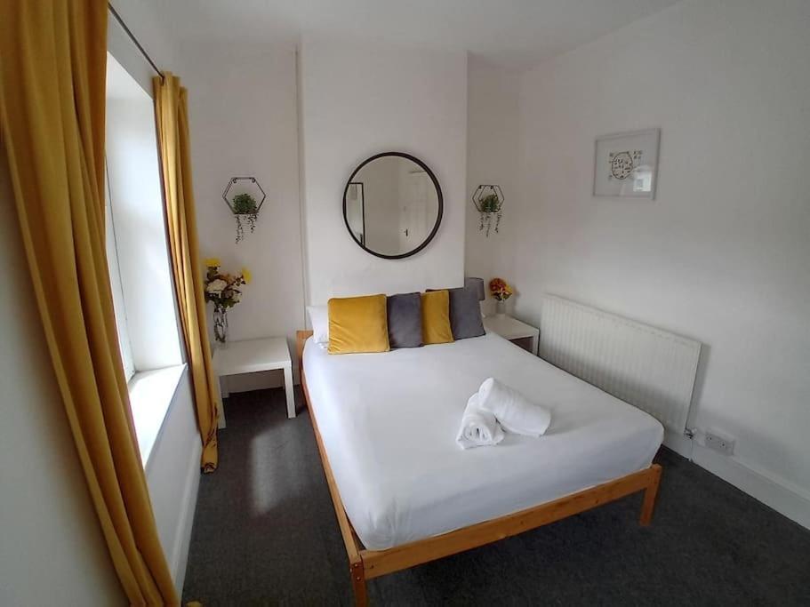 Large Family Home Central Location 3 Double Bedrooms And 1 Single Bedroom Cardiff Bagian luar foto