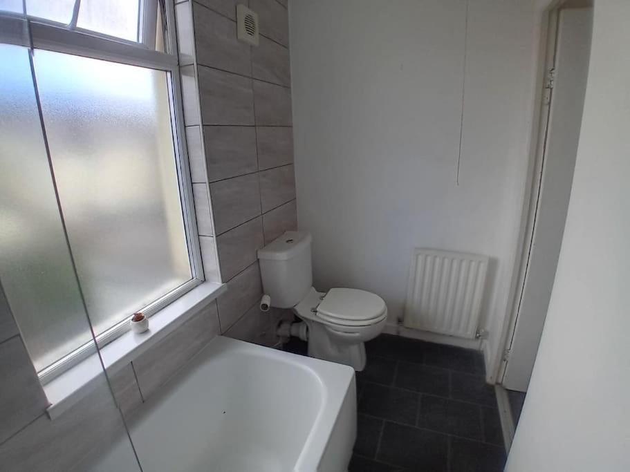 Large Family Home Central Location 3 Double Bedrooms And 1 Single Bedroom Cardiff Bagian luar foto