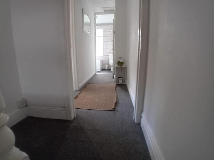 Large Family Home Central Location 3 Double Bedrooms And 1 Single Bedroom Cardiff Bagian luar foto