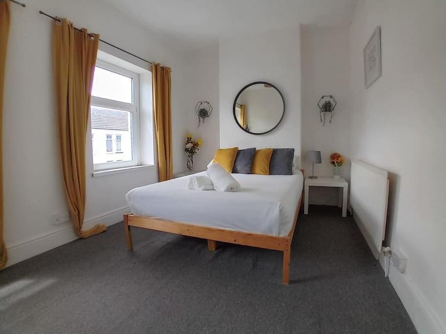 Large Family Home Central Location 3 Double Bedrooms And 1 Single Bedroom Cardiff Bagian luar foto