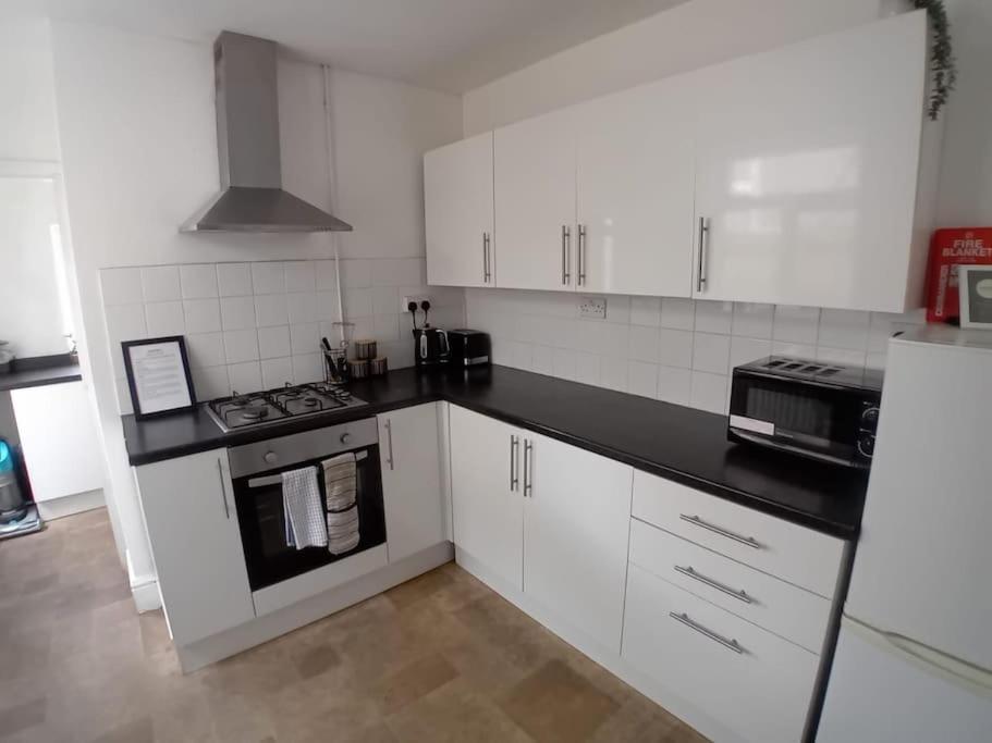 Large Family Home Central Location 3 Double Bedrooms And 1 Single Bedroom Cardiff Bagian luar foto