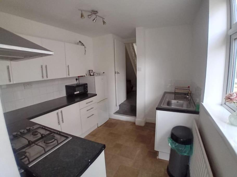 Large Family Home Central Location 3 Double Bedrooms And 1 Single Bedroom Cardiff Bagian luar foto