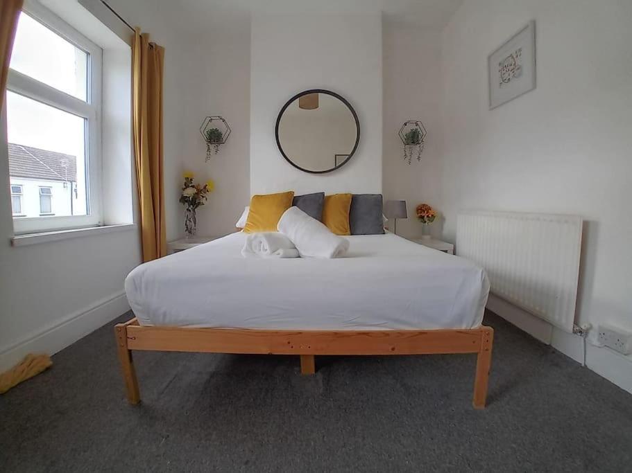 Large Family Home Central Location 3 Double Bedrooms And 1 Single Bedroom Cardiff Bagian luar foto