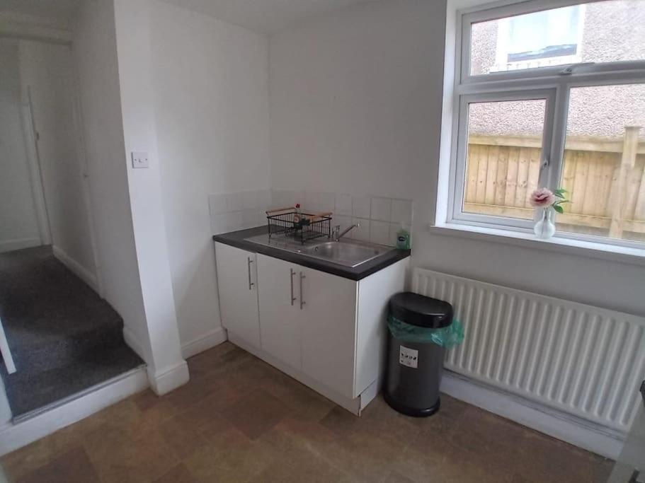 Large Family Home Central Location 3 Double Bedrooms And 1 Single Bedroom Cardiff Bagian luar foto