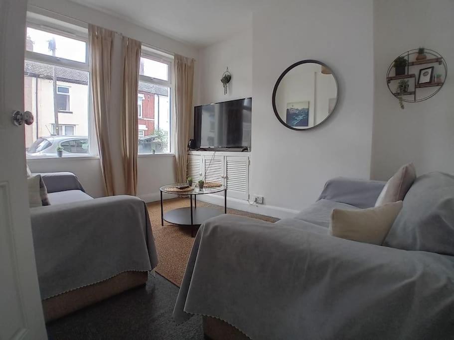 Large Family Home Central Location 3 Double Bedrooms And 1 Single Bedroom Cardiff Bagian luar foto