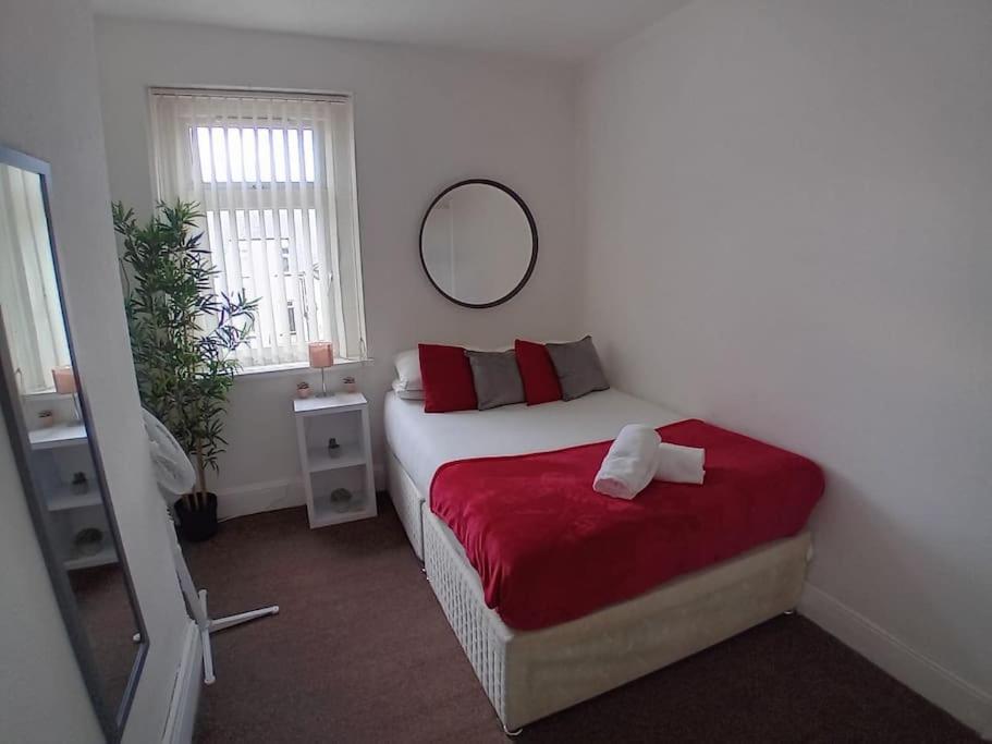 Large Family Home Central Location 3 Double Bedrooms And 1 Single Bedroom Cardiff Bagian luar foto